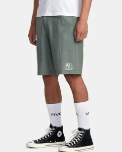 RVCA Shorts / Hybrids><noscript><img width=