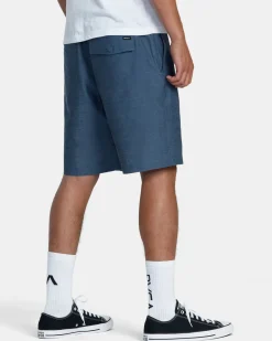 RVCA Shorts / Hybrids><noscript><img width=