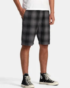 RVCA Shorts / Hybrids><noscript><img width=