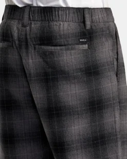 RVCA Shorts / Hybrids><noscript><img width=