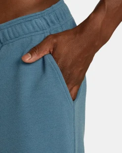 RVCA Shorts / Hybrids><noscript><img width=