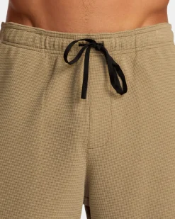 RVCA Shorts / Hybrids><noscript><img width=