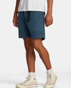 RVCA Shorts / Hybrids><noscript><img width=