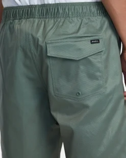 RVCA Shorts / Hybrids><noscript><img width=