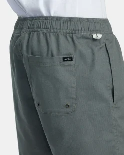 RVCA Shorts / Hybrids><noscript><img width=