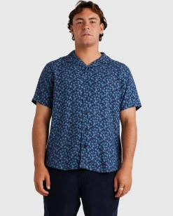 RVCA Shirts / Flannels>COSMOS SHORT SLEEVE SHIRT