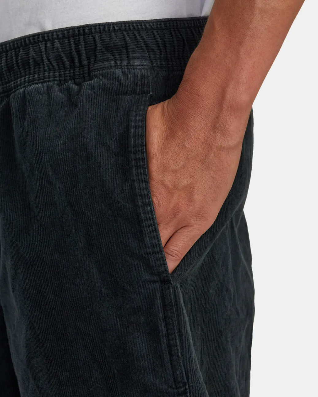 RVCA Shorts / Hybrids>ESCAPE 17" ELASTIC WAIST CORDUROY SHORTS