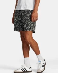 RVCA Shorts / Hybrids><noscript><img width=