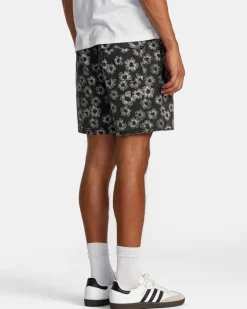 RVCA Shorts / Hybrids><noscript><img width=