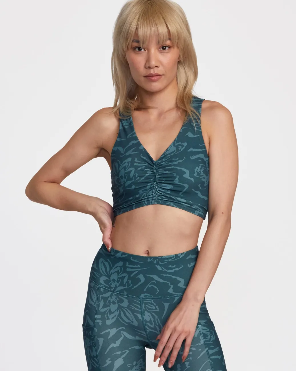 Women RVCA Workout Tops|Sport Bras>GATHERED FRONT FITTED CROP TOP