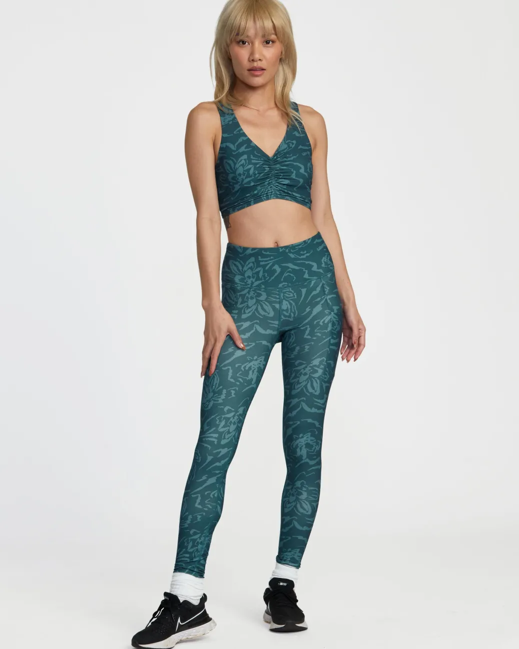 Women RVCA Workout Tops|Sport Bras>GATHERED FRONT FITTED CROP TOP