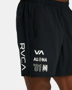 RVCA Shorts / Hybrids><noscript><img width=