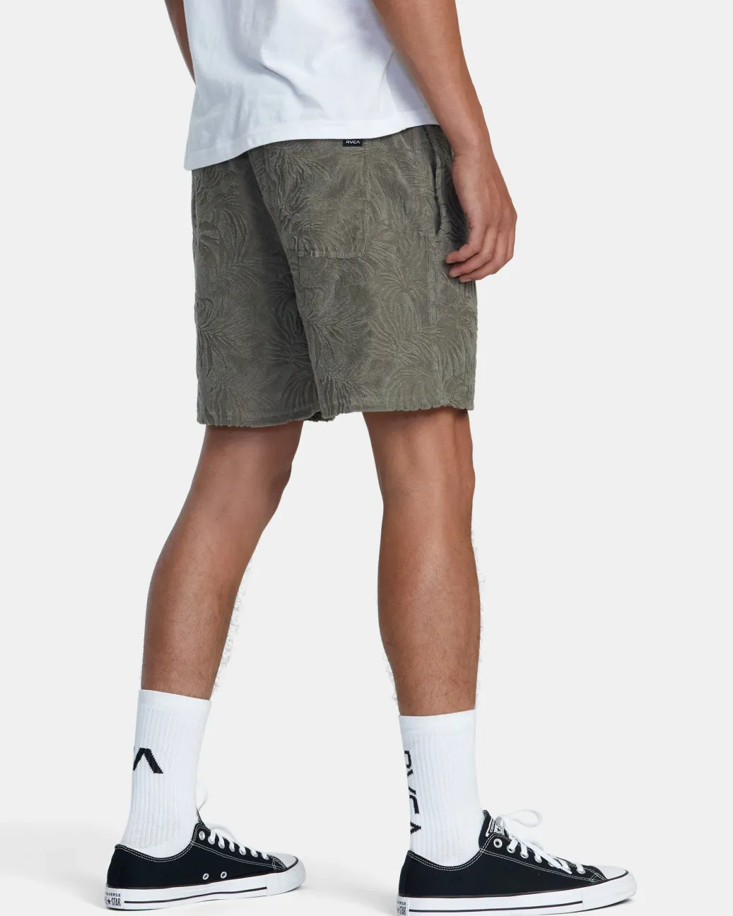 RVCA Shorts / Hybrids>PALMS DOWN 17" ELASTIC WAIST SHORTS