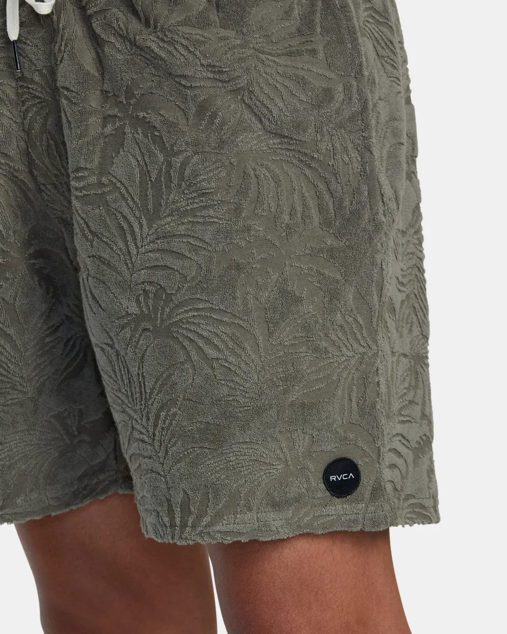 RVCA Shorts / Hybrids>PALMS DOWN 17" ELASTIC WAIST SHORTS