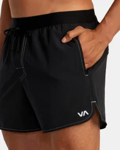 RVCA Shorts / Hybrids><noscript><img width=