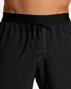RVCA Shorts / Hybrids><noscript><img width=