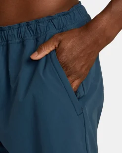 RVCA Shorts / Hybrids><noscript><img width=