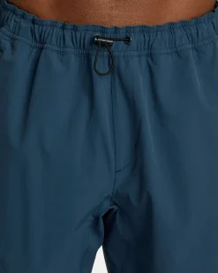 RVCA Shorts / Hybrids><noscript><img width=