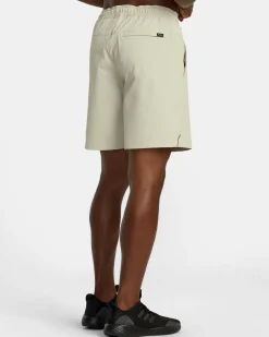 RVCA Shorts / Hybrids><noscript><img width=