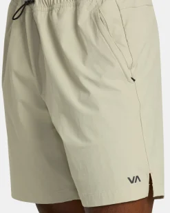 RVCA Shorts / Hybrids><noscript><img width=