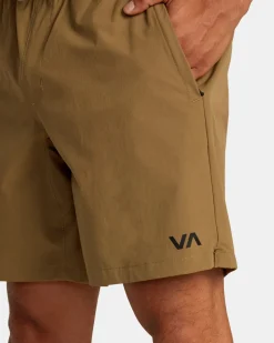 RVCA Shorts / Hybrids><noscript><img width=