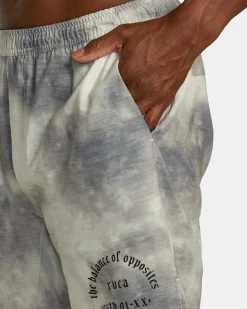 RVCA Shorts / Hybrids><noscript><img width=